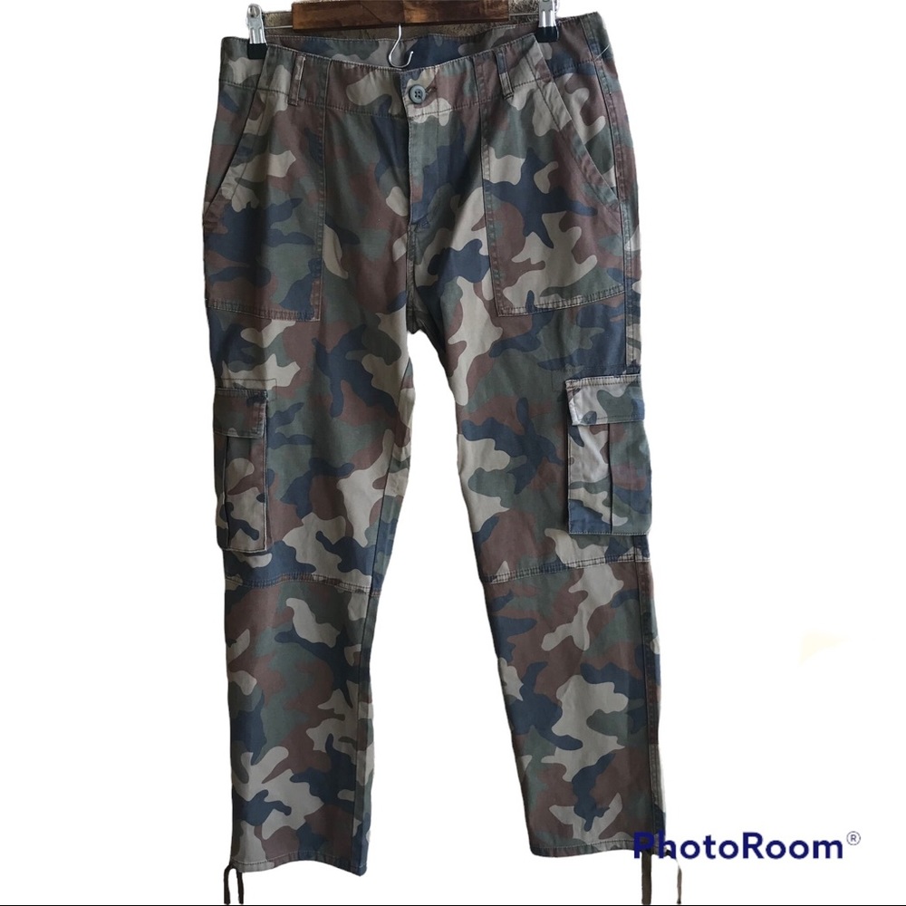 NWOT Sundance Camo Cargo Size 14/16 No Wear